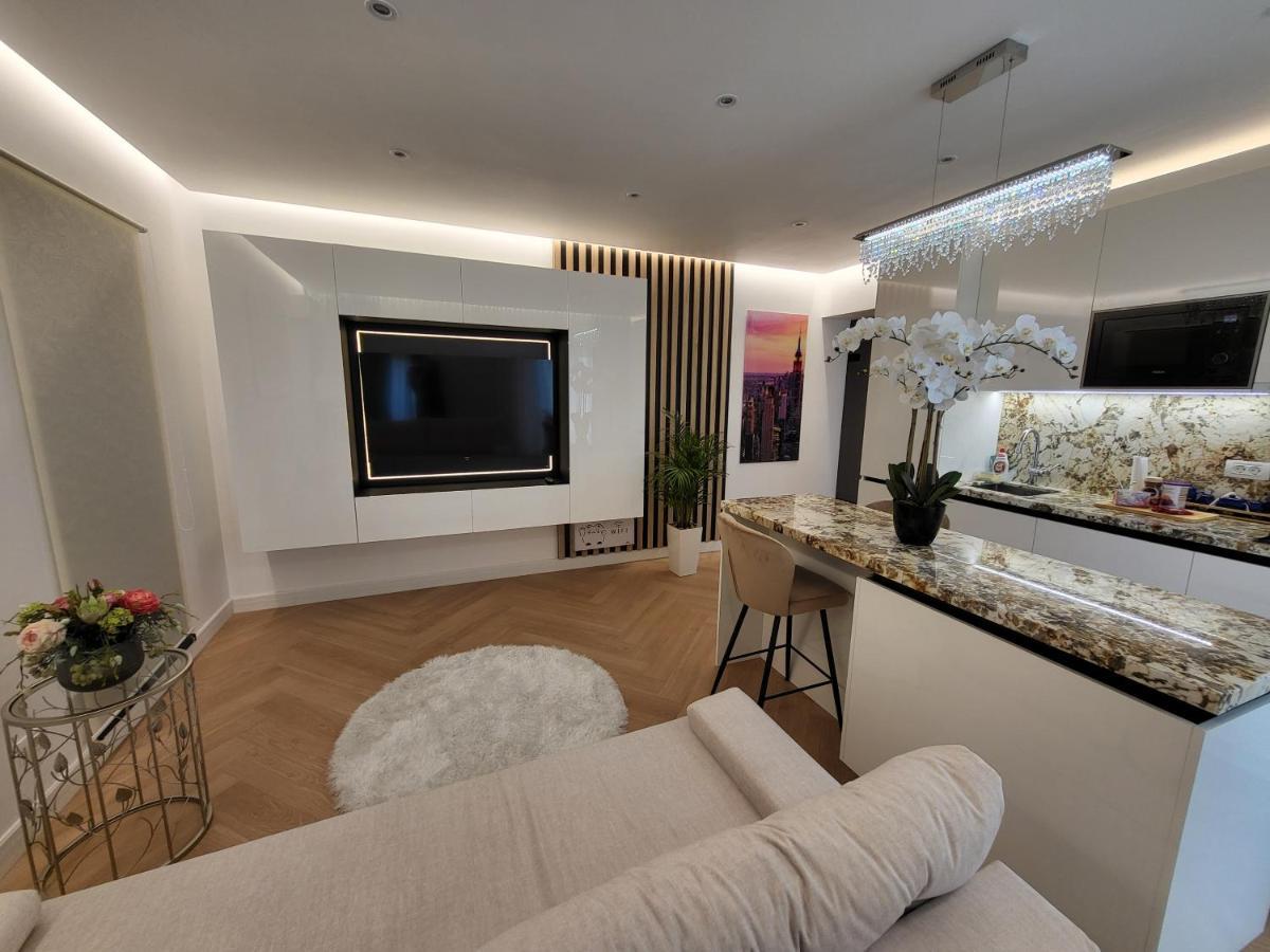 Grozavesti Luxury Apartment With 2 Rooms Bukarest Kültér fotó